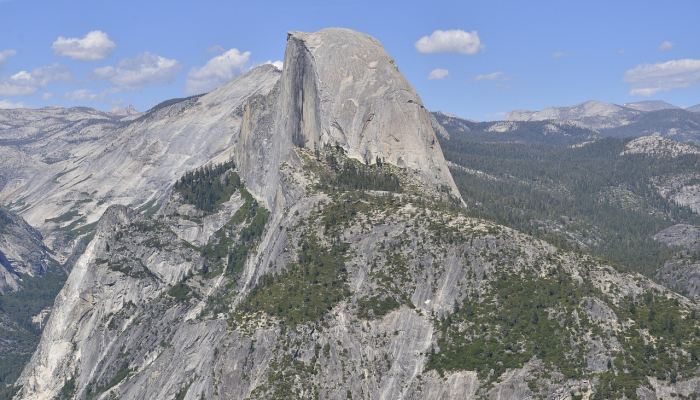 日本出台新规阻止“子弹登山者”攀登富士山