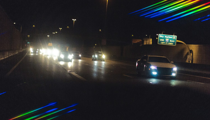 看点:飞机窗户在半空中被炸裂,手机从裂开的洞里被吸了出来 看点:飞机窗户在半空中被炸裂,手机从裂开的洞里被吸了出来