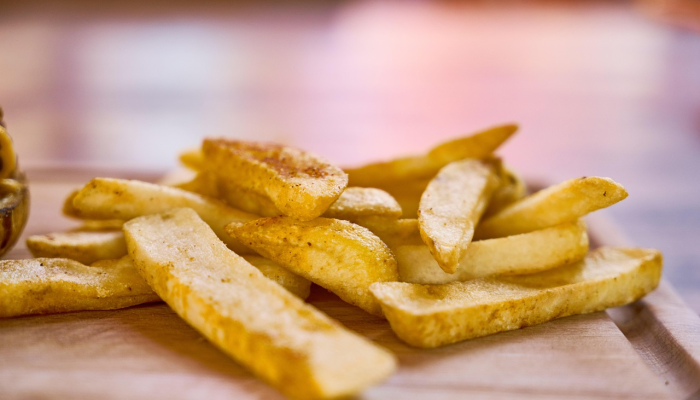 海滨小镇以廉价的啤酒和炸鱼薯条被评为英国最佳居家度假胜地