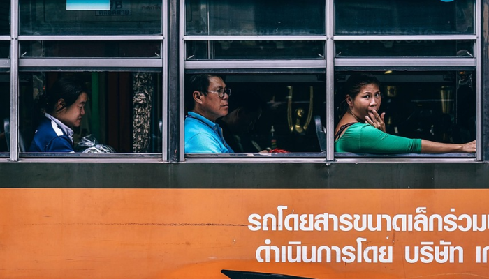 极端天气使乘客惊恐万分,飞机降落时挡风玻璃破碎,机头折断 极端天气使乘客惊恐万分,飞机降落时挡风玻璃破碎,机头折断