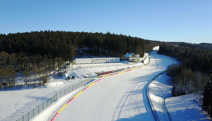 在冬天的公路旅行中，用这个屋顶防水包让你的装备保持干燥，现在优惠45%