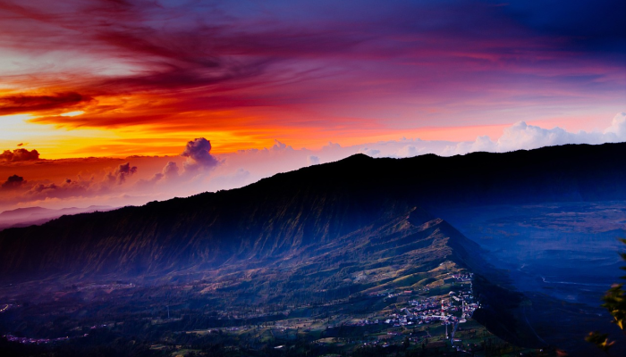 印尼马拉皮火山喷发后村民疏散