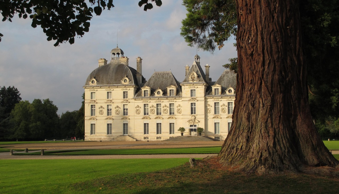 多哈学院与卡塔尔设计师Sheikha Zulfa合作重新设计校服 多哈学院与卡塔尔设计师Sheikha Zulfa合作重新设计校服