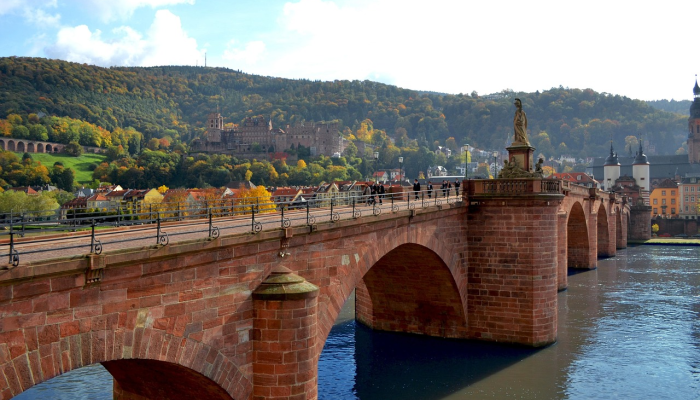大雪和冻雨警告阻碍了德国的旅行
