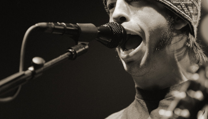 戴夫·格罗尔在澳大利亚巡演前与喷火战机乐队成员一起降落在珀斯