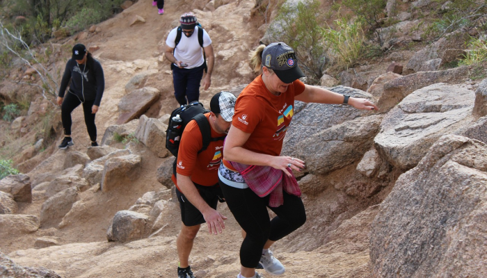 官员称,黄石公园附近的一名徒步旅行者被灰熊杀死然后它闯进了家里觅食 官员称,黄石公园附近的一名徒步旅行者被灰熊杀死然后它闯进了家里觅食