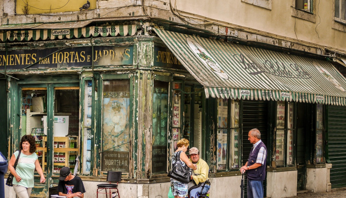在俄罗斯驻巴黎大使馆,数千人参加投票 在俄罗斯驻巴黎大使馆,数千人参加投票