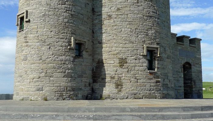 塔纳斯特驳斥了美国在爱尔兰为乌克兰提供集束炸弹的想法