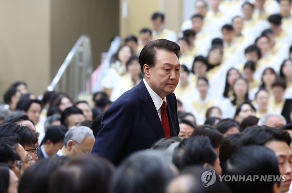 President Yoon Suk Yeol attends a service at a church for Easter Mass in Seoul on March 31, 2024. (Yonhap)