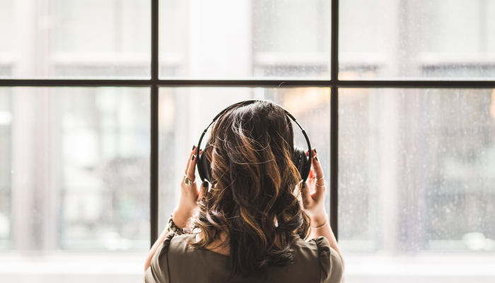 抖音声称垂着头发排便会导致长痘这是真的吗? 抖音声称垂着头发排便会导致长痘这是真的吗?