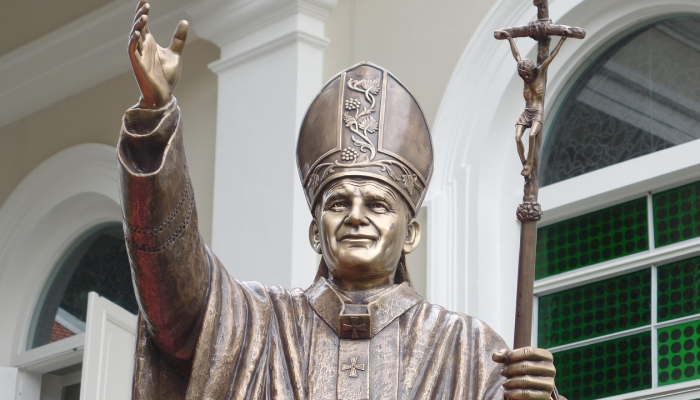 奥里萨邦高等法院批准保释美人计丑闻中被指控的马