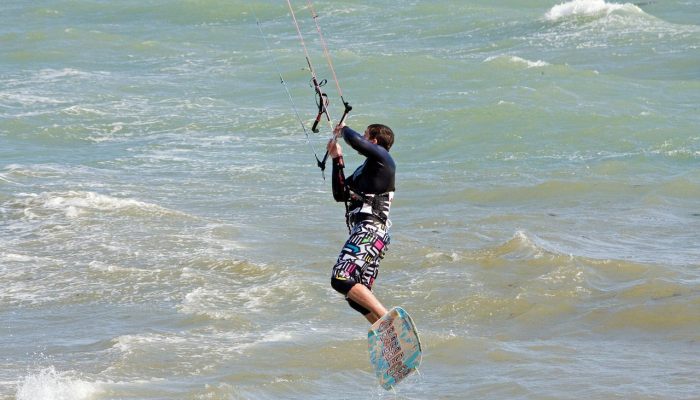 在澳大利亚黄金海岸冲浪：价格，条件和初学者需要知道的
