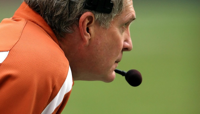 当萨克拉门托州立大学访问斯坦福大学和特洛伊·泰勒教练时,教练朋友们会发生冲突 当萨克拉门托州立大学访问斯坦福大学和特洛伊·泰勒教练时,教练朋友们会发生冲突