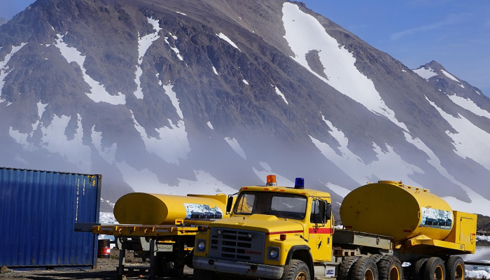 在Alor Setar,一辆卡车与三辆汽车相撞,造成两人死亡,三人受伤 在Alor Setar,一辆卡车与三辆汽车相撞,造成两人死亡,三人受伤