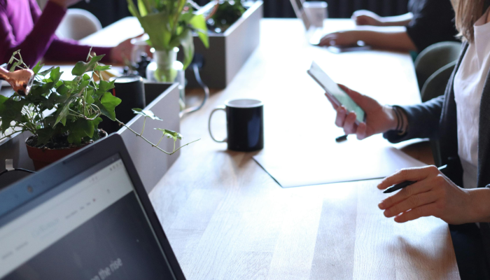 人性化的Ai Pin通过语音命令和手势运行,查看更多细节,包括新的可穿戴Ai智能手机替代品的价格 人性化的Ai Pin通过语音命令和手势运行,查看更多细节,包括新的可穿戴Ai智能手机替代品的价格