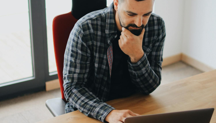 卫生局局长表示,远程办公的灵活性应该与有目的的联系相平衡,以促进心理健康 卫生局局长表示,远程办公的灵活性应该与有目的的联系相平衡,以促进心理健康