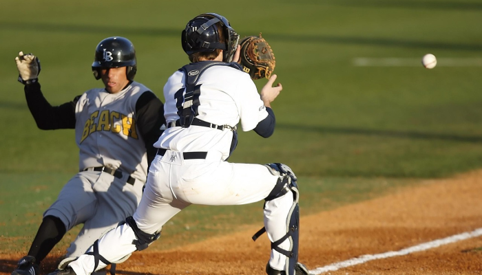 20名争吵的球迷在比赛前被抓 20名争吵的球迷在比赛前被抓