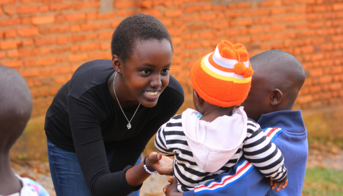 尹某参加了1年级学生的课外活动