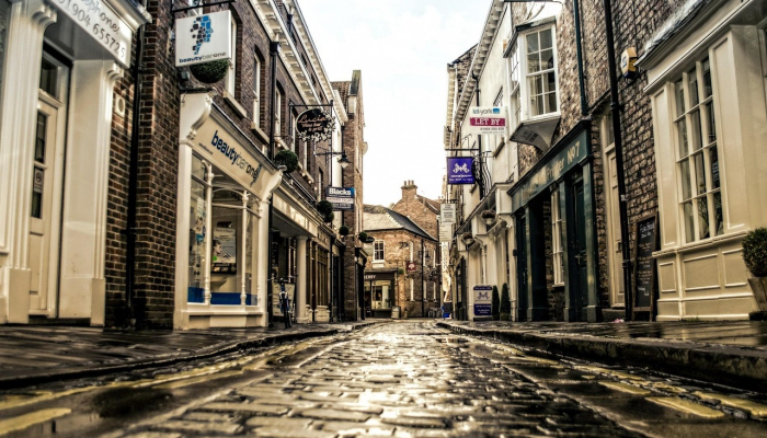 “让英国伟大”：右翼新贵威胁英国保守党