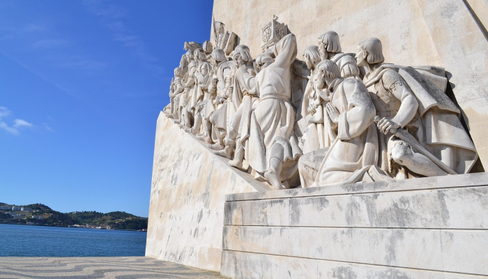 在墨西哥发现的古玛雅人的头颅,上面满是洞穴和宝石 在墨西哥发现的古玛雅人的头颅,上面满是洞穴和宝石