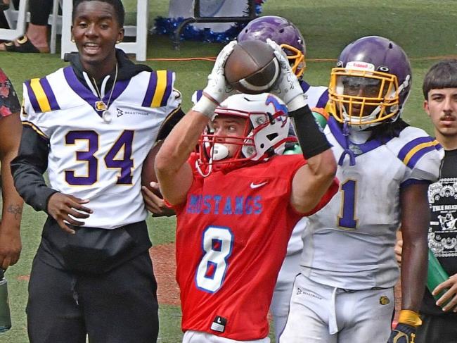 St. Vincent wide receiver Jack Davis makes a catch during the Sept. 2, 2023 game against Oakland Tech in Petaluma. (Sumner Fowler / For The Petaluma Argus-Courier)