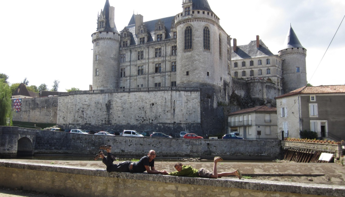 哈里王子对王室的攻击让查尔斯国王“非常痛苦” 哈里王子对王室的攻击让查尔斯国王“非常痛苦”