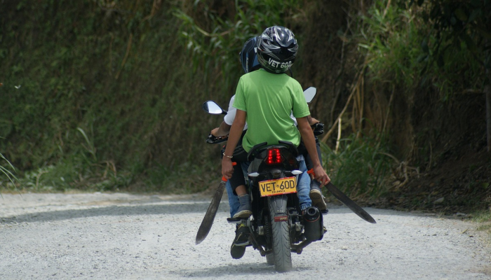在费尔菲尔德，行人被摩托车手撞死