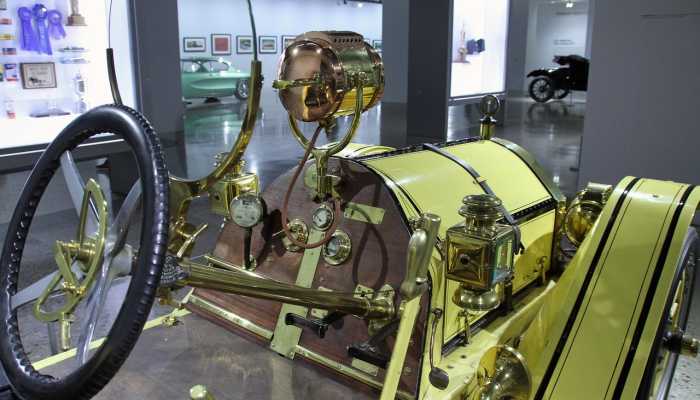 加州当局称,一名骑自行车的人被汽车撞倒,被刺死 加州当局称,一名骑自行车的人被汽车撞倒,被刺死