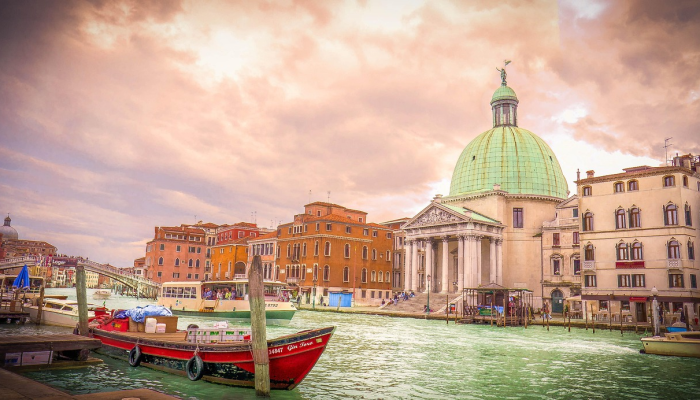 前那不勒斯主教练卢西亚诺·斯帕莱蒂执掌意大利国家队 前那不勒斯主教练卢西亚诺·斯帕莱蒂执掌意大利国家队