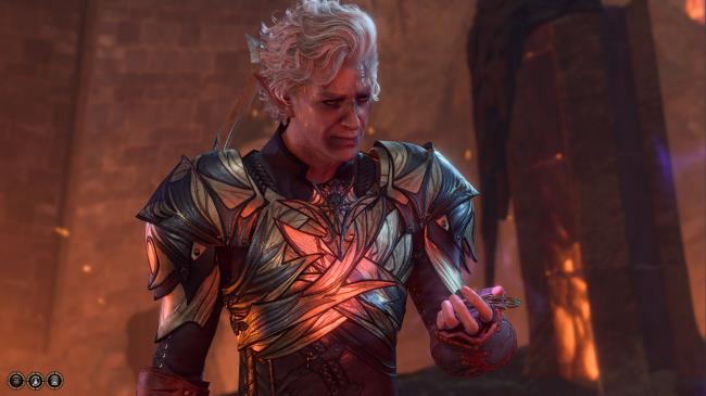 Astarion holding the sentient amulet in Baldur's Gate 3