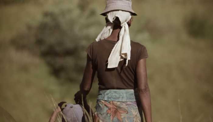 埃隆·马斯克在可爱的照片中背着3岁的儿子,亲切地叫他“小X” 埃隆·马斯克在可爱的照片中背着3岁的儿子,亲切地叫他“小X”