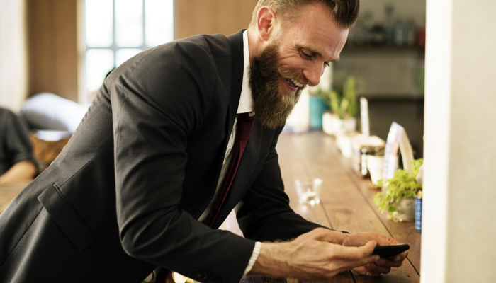 伦敦警方在亲巴勒斯坦集会引发反抗议时逮捕了120多人 伦敦警方在亲巴勒斯坦集会引发反抗议时逮捕了120多人