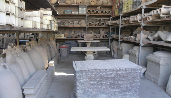 以色列考古学家在一个罐子里发现了3800年前的婴儿骨架 以色列考古学家在一个罐子里发现了3800年前的婴儿骨架