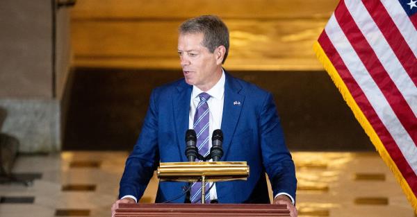 内布拉斯加州州长签署命令，将性别狭义定义为出生时的性别