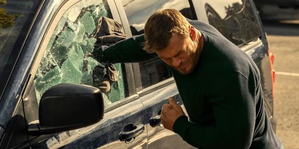 随身摄像头显示,多产的联邦毒品检察官在酒后驾车撞车逮捕中向警察提供名片 随身摄像头显示,多产的联邦毒品检察官在酒后驾车撞车逮捕中向警察提供名片