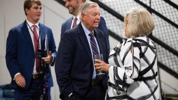 乔治亚州大陪审团建议参议员林赛·格雷厄姆在2020年的选举调查中面临指控