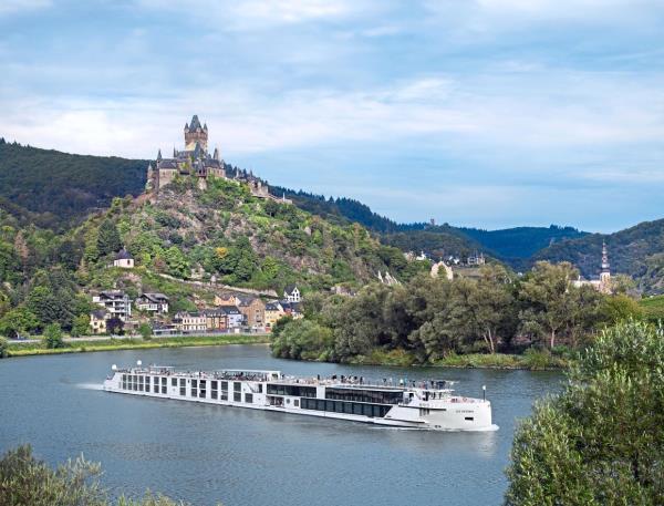 乘坐这两艘新的超级轮船，沿着河流探索欧洲