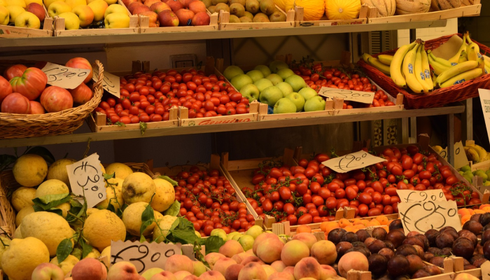 西班牙选民前往投票站投票，极右翼势力势不可挡