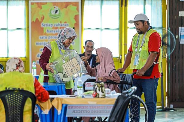 人在履行工作职责的同时履行公民义务