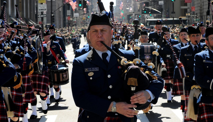 众议院通过的法案将使海岸警卫队预备役人员享有同等的育儿假 众议院通过的法案将使海岸警卫队预备役人员享有同等的育儿假