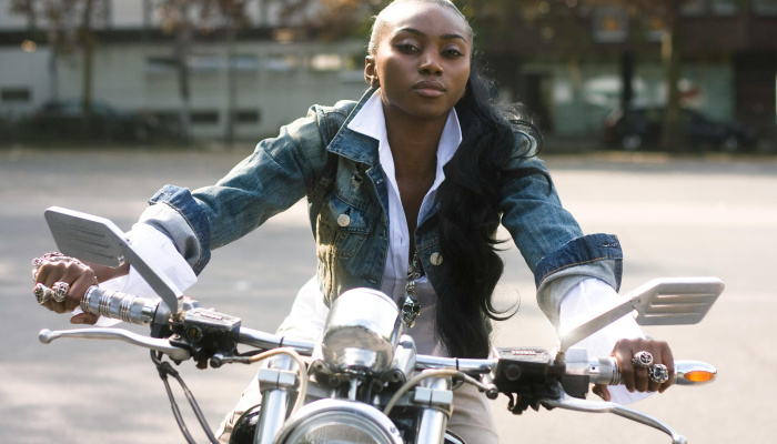 一名空军人员在摩托车撞向另一名骑手后死亡 一名空军人员在摩托车撞向另一名骑手后死亡