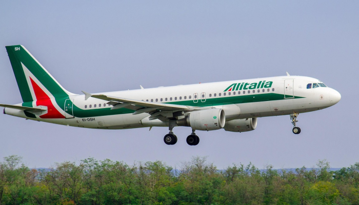 雷击导致牛津郡回收厂发生巨大爆炸