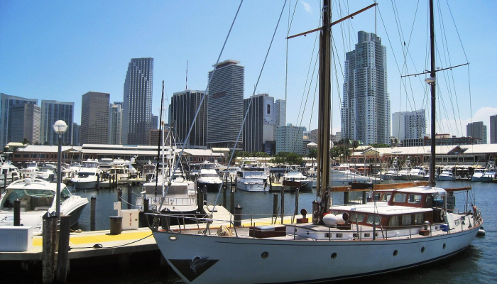 世界上最大的游轮从迈阿密港开始首航 世界上最大的游轮从迈阿密港开始首航