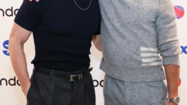 乔纳森·贝利透露了他和马特·科默是如何在银幕上扮演一对情侣的