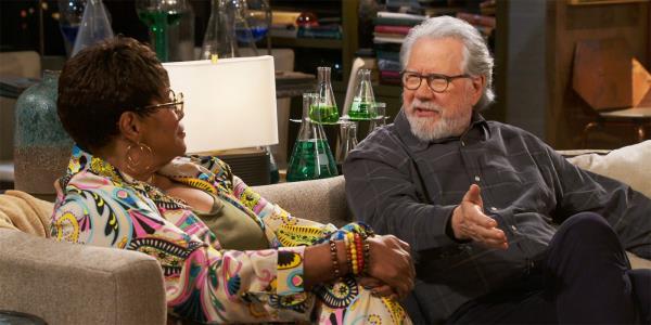 Marsha Warfield as Roz and John Larroquette as Dan on the couch in Night Court season 2, episode 1