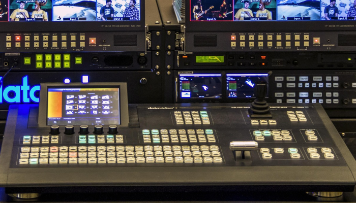 OpenAI正在进行“激烈讨论”，以平息潜在的员工叛变