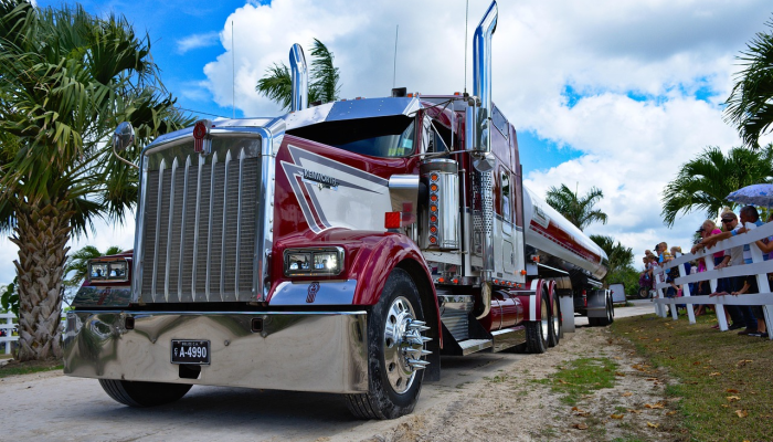 一名男子因汽车被卡车追尾而受伤,获得9.6万欧元赔偿 一名男子因汽车被卡车追尾而受伤,获得9.6万欧元赔偿