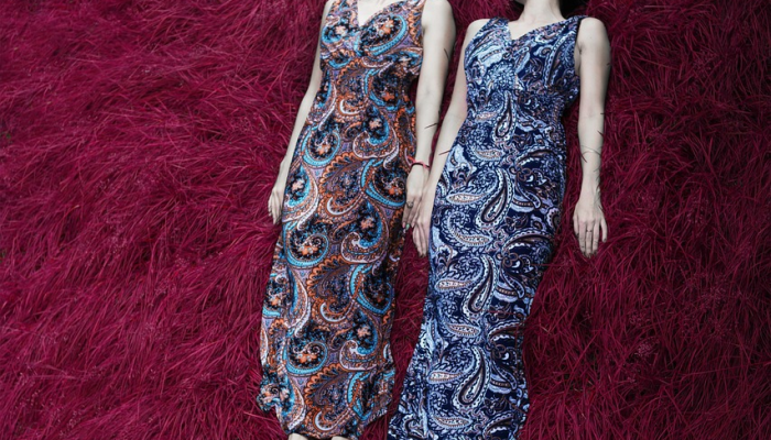 14岁的俄罗斯女孩开枪打死同学后自杀 14岁的俄罗斯女孩开枪打死同学后自杀