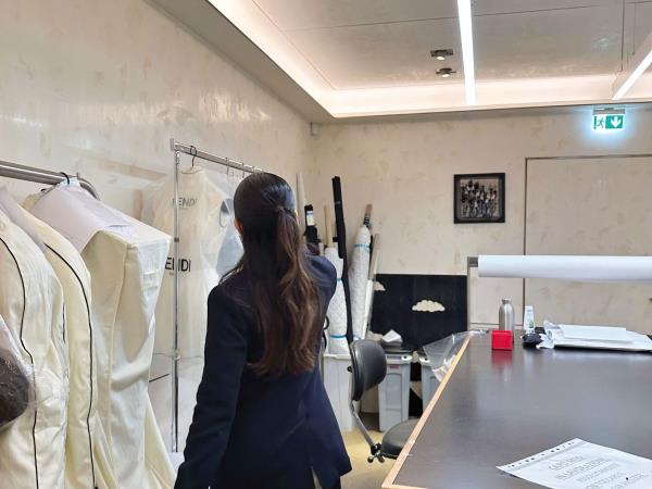 阿什利·奥尔森(Ashley Olsen)拒绝搁置The Row不受欢迎的设计 阿什利·奥尔森(Ashley Olsen)拒绝搁置The Row不受欢迎的设计