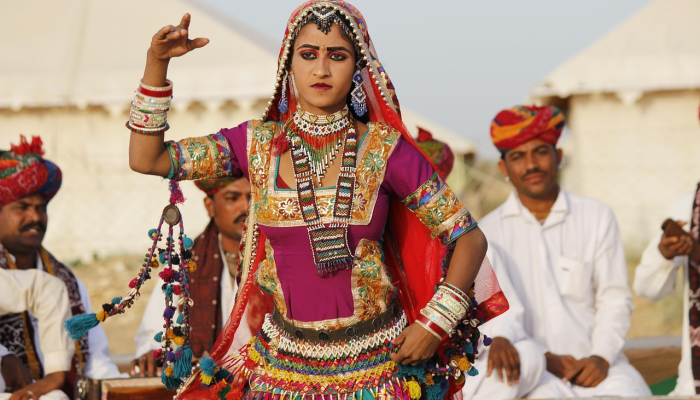 英国政府陷入混乱，主要大臣在停战日亲巴勒斯坦游行前抨击警察